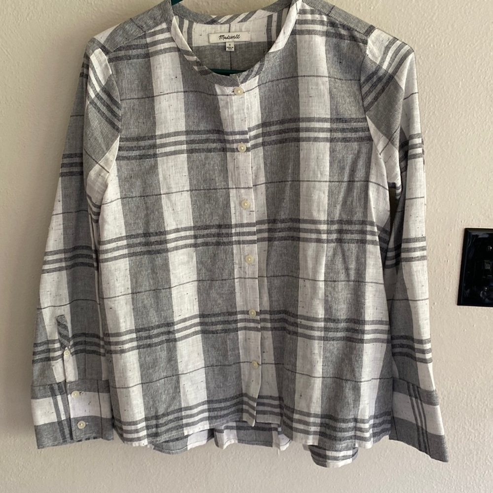 Great plaid button down top